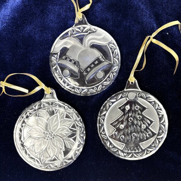 Mikasa Set of 3 Holiday Crystal Round Glass Etched Ornaments - Picture 2 of 8